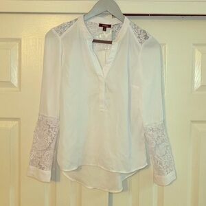 XOXO White Floral Design Cut-out button up top Size XS